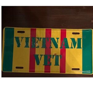 Vietnam Vet Novelty License Plate Yellow Red Green Car‎ Decor